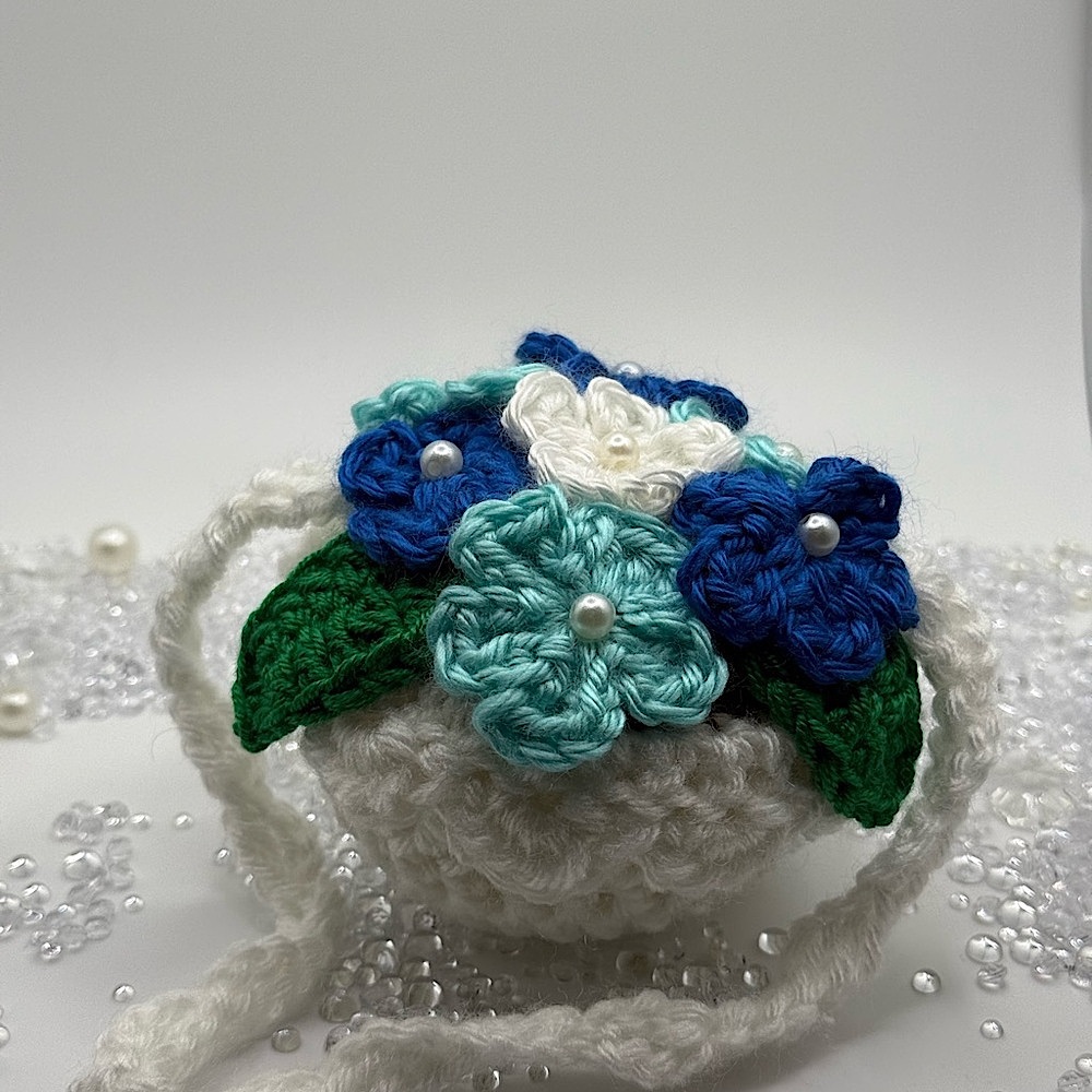 SerenityBloomsShop Crochet Floral Blue Daisy Hanging Mini Planter